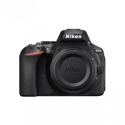 دوربین نیکون D5600 (دست دوم)